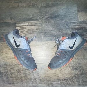 Size 11 Nike running shoe